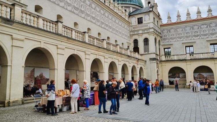 Piknik Galicyjski na Zamku w Krasiczynie. Smaki dawnej Galicji i koncert Tołhajów 1 - Polskie Radio Rzeszów Piknik Galicyjski na Zamku w Krasiczynie. Smaki dawnej Galicji i koncert Tołhajów