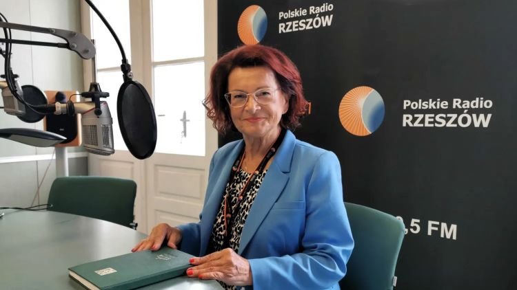 Podkarpacka posłanka Maria Kurowska opuściła Akademię Wymiaru Sprawiedliwości. Protest nadal trwa 1 - Polskie Radio Rzeszów Podkarpacka posłanka Maria Kurowska opuściła Akademię Wymiaru Sprawiedliwości. Protest nadal trwa