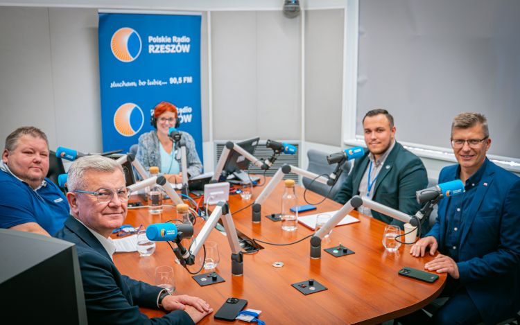 Bezpieczeństwo po tragedii w Jarosławiu, Zonda Crypto i wybory samorządowe - Podkarpacki Panel Polityczny 1 - Polskie Radio Rzeszów Bezpieczeństwo po tragedii w Jarosławiu, Zonda Crypto i wybory samorządowe – Podkarpacki Panel Polityczny