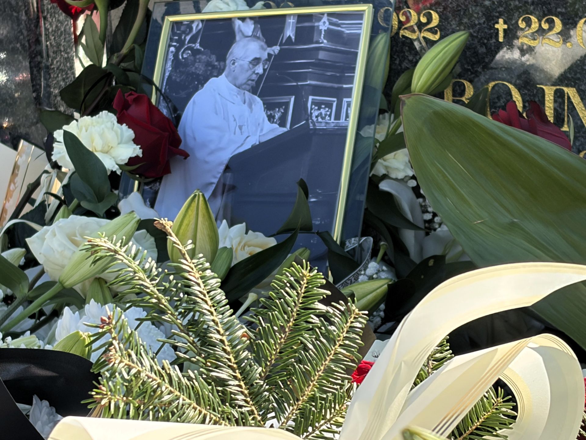 Pogrzeb księdza Stanisława Zbojnowicza w Grzęsce. Wierni pożegnali duchownego 5 - Polskie Radio Rzeszów Pogrzeb księdza Stanisława Zbojnowicza w Grzęsce. Wierni pożegnali duchownego - Polskie Radio Rzeszów