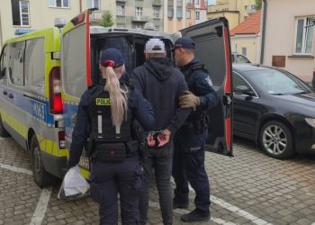 Porysował maskę Forda. 39-latek usłyszał zarzut