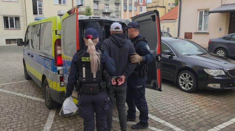Porysował maskę Forda. 39-latek usłyszał zarzut