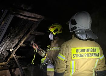 Pożar domu w Kolbuszowej Dolnej. 19-latek trafił do szpitala 2 - Polskie Radio Rzeszów Pożar domu w Kolbuszowej Dolnej. 19-latek trafił do szpitala