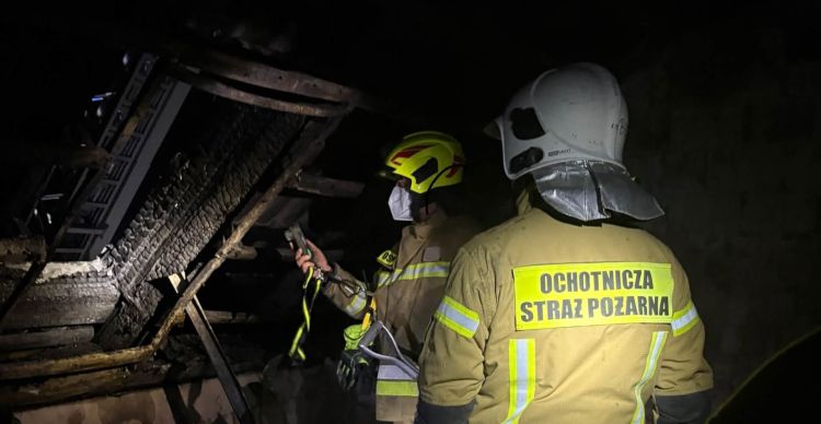 Pożar domu w Kolbuszowej Dolnej. 19-latek trafił do szpitala 1 - Polskie Radio Rzeszów Pożar domu w Kolbuszowej Dolnej. 19-latek trafił do szpitala