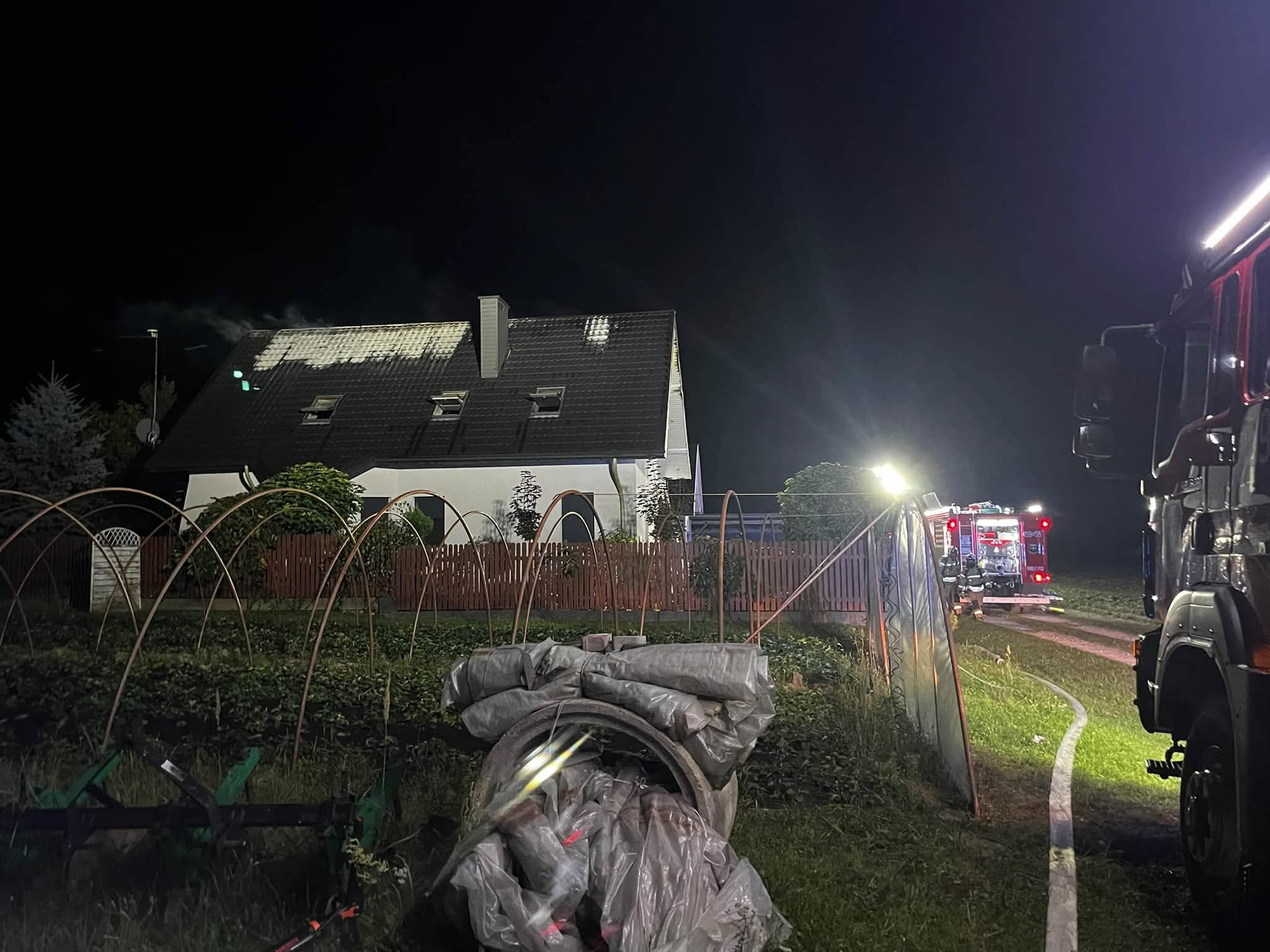Pożar domu w Kolbuszowej Dolnej. 19-latek trafił do szpitala 4 - Polskie Radio Rzeszów Pożar domu w Kolbuszowej Dolnej. 19-latek trafił do szpitala - Polskie Radio Rzeszów