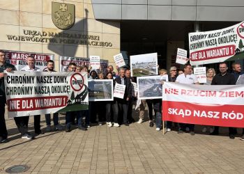 Protest przeciwko wariantom drogi 985. Mieszkańcy Gminy Przecław weszli na sesję Sejmiku 3 - Polskie Radio Rzeszów Protest przeciwko wariantom drogi 985. Mieszkańcy Gminy Przecław weszli na sesję Sejmiku