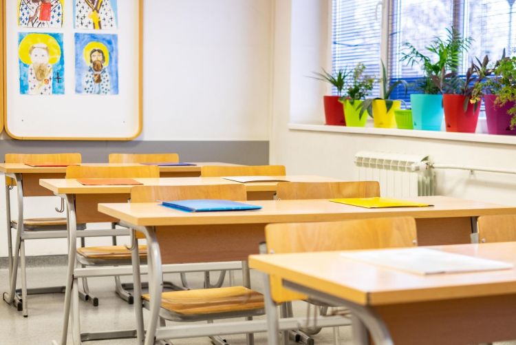 Przemysław Czarnek krytykuje zmiany w&nbsp;szkołach. Mówi o&nbsp;edukacji zdrowotnej, religii i&nbsp;wymaganiach