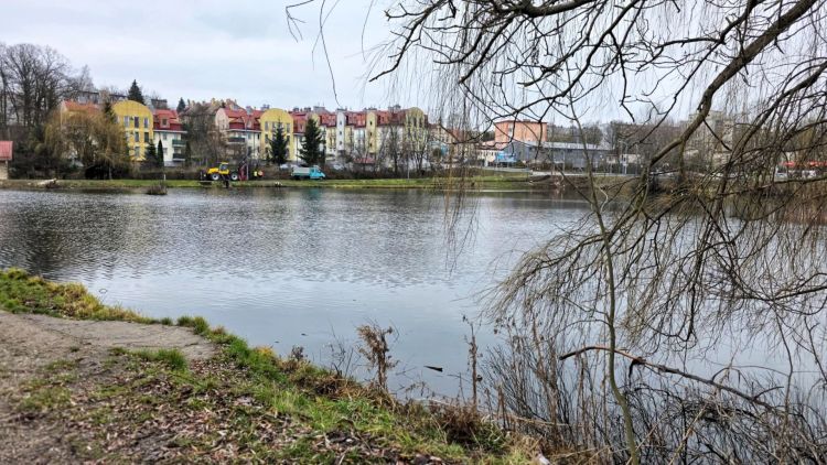 Rewitalizacja Stawu Browarnego w&nbsp;Łańcucie na&nbsp;finiszu. Powstaje promenada i&nbsp;plac zabaw