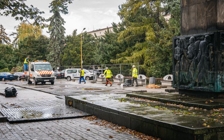 Ruszyły prace przy rozbiórce Pomnika Wdzięczności Armii Radzieckiej w&nbsp;Rzeszowie