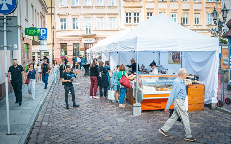 Rzeszowski Rynek pełen smaków. Rozpoczęły się "Karpaty na Widelcu 2026" 1 - Polskie Radio Rzeszów Rzeszowski Rynek pełen smaków. Rozpoczęły się „Karpaty na Widelcu 2026”