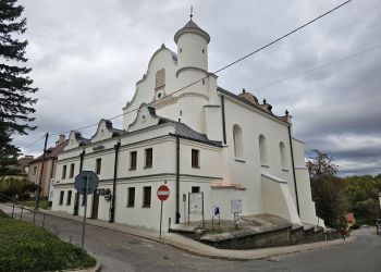 Zakończył się remont XVII-wiecznej synagogi w Lesku. Odnowiono elewację zabytku 2 - Polskie Radio Rzeszów Zakończył się remont XVII-wiecznej synagogi w Lesku. Odnowiono elewację zabytku