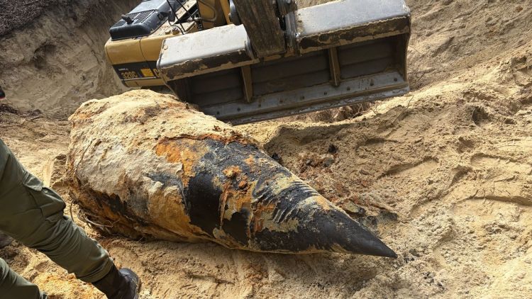 Szczątki rakiety V-2 odnalezione w&nbsp;Bliźnie. Ważą około 200 kilogramów
