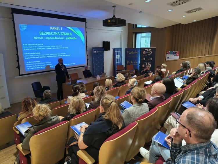 Sztuczna inteligencja w szkole. Eksperci o szansach i zagrożeniach AI 1 - Polskie Radio Rzeszów Sztuczna inteligencja w szkole. Eksperci o szansach i zagrożeniach AI