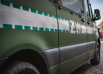 Tajemnicza przesyłka w Żandarmerii Wojskowej w Nowej Dębie. Trzy osoby trafiły do szpitala 81 - Polskie Radio Rzeszów Tajemnicza przesyłka w Żandarmerii Wojskowej w Nowej Dębie. Trzy osoby trafiły do szpitala