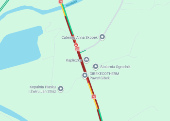 Utrudnienia na&nbsp;DK73 w&nbsp;Jaworzu Górnym. Ciężarówka wpadła do&nbsp;rowu