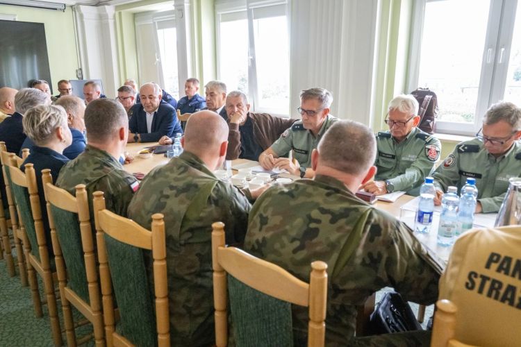 Wojewoda zwołała sztab kryzysowy. Sprawdzane będą przejścia graniczne i&nbsp;procedury alarmowe