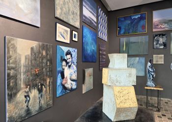 Wystawa BLUE w&nbsp;Rzeszowie. Niebieski w&nbsp;centrum artystycznego projektu „Kolory”