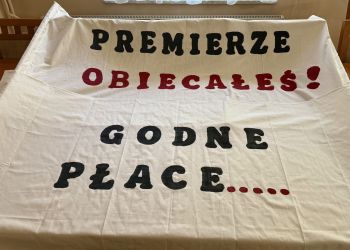 ZNP chce 15-procentowych podwyżek. Nauczyciele protestowali przed&nbsp;kancelarią premiera