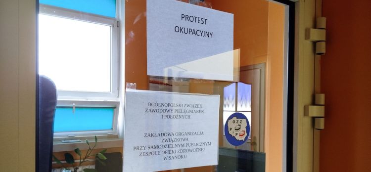Zaostrza się konflikt w szpitalu w Sanoku. Związkowcy żądają odwołania dyrektor 1 - Polskie Radio Rzeszów Zaostrza się konflikt w szpitalu w Sanoku. Związkowcy żądają odwołania dyrektor