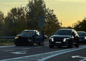 Kolizja na&nbsp;DK94 przy zjeździe na&nbsp;Kraczkową. Na&nbsp;miejscu mogą występować utrudnienia
