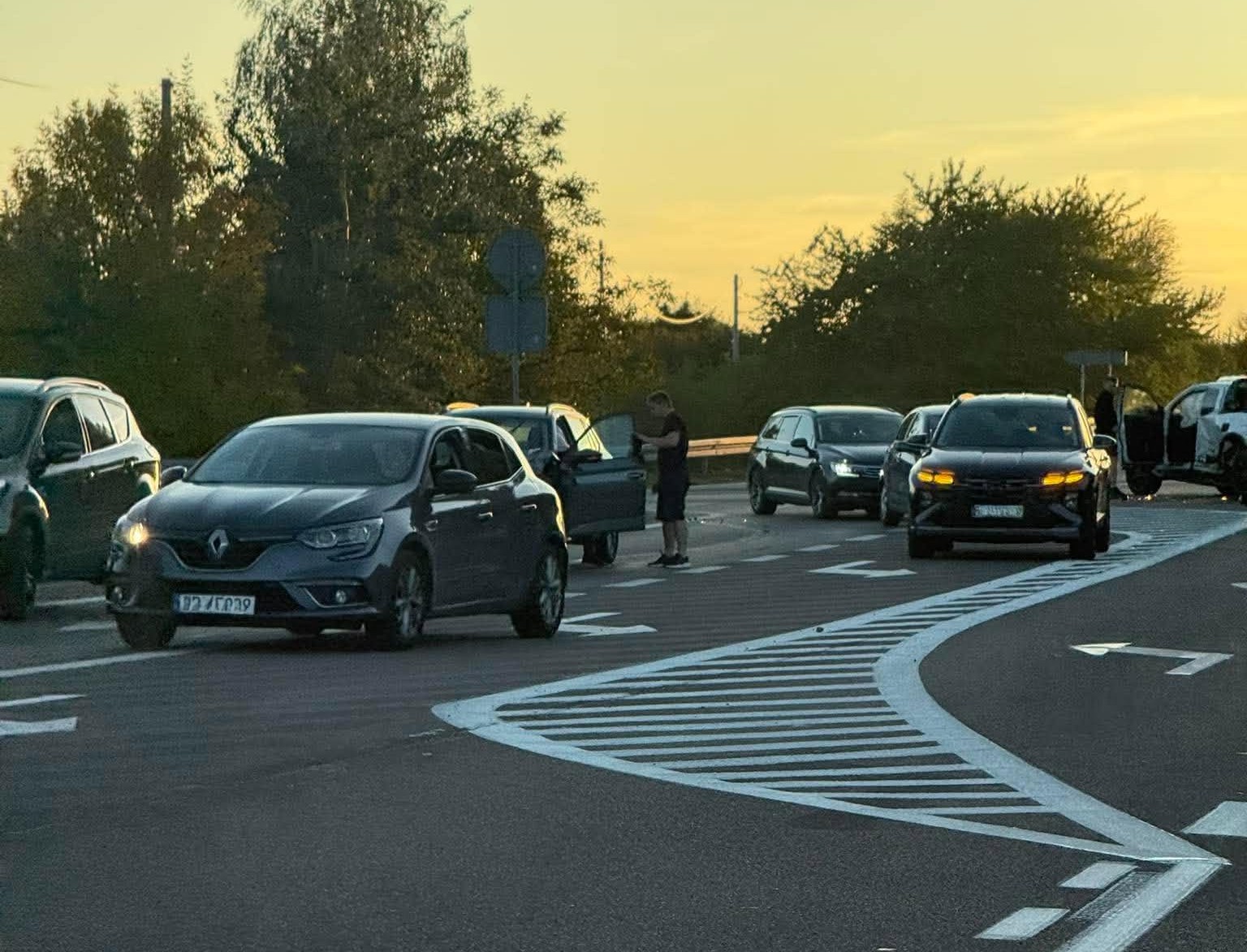 Kolizja na DK94 przy zjeździe na Kraczkową. Na miejscu mogą występować utrudnienia 3 - Polskie Radio Rzeszów Kolizja na DK94 przy zjeździe na Kraczkową. Na miejscu mogą występować utrudnienia - Polskie Radio Rzeszów