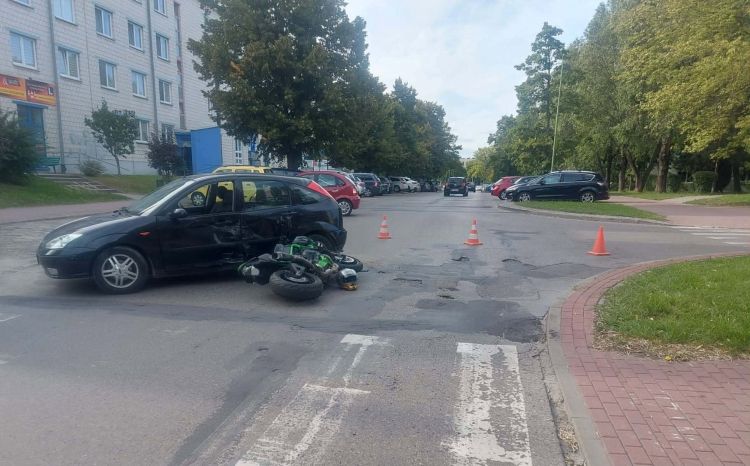 Zderzenie motocyklisty z samochodem osobowym w Mielcu. Jedna osoba ranna 1 - Polskie Radio Rzeszów Zderzenie motocyklisty z samochodem osobowym w Mielcu. Jedna osoba ranna
