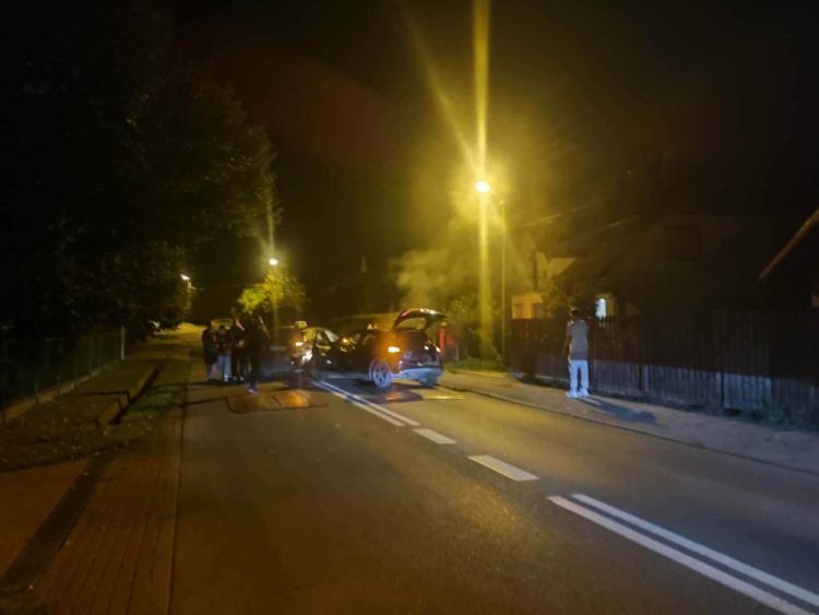 Zderzenie trzech samochodów na Staroniwskiej w Rzeszowie. Osiem osób trafiło do szpitala 2 - Polskie Radio Rzeszów Zderzenie trzech samochodów na Staroniwskiej w Rzeszowie. Osiem osób trafiło do szpitala - Polskie Radio Rzeszów