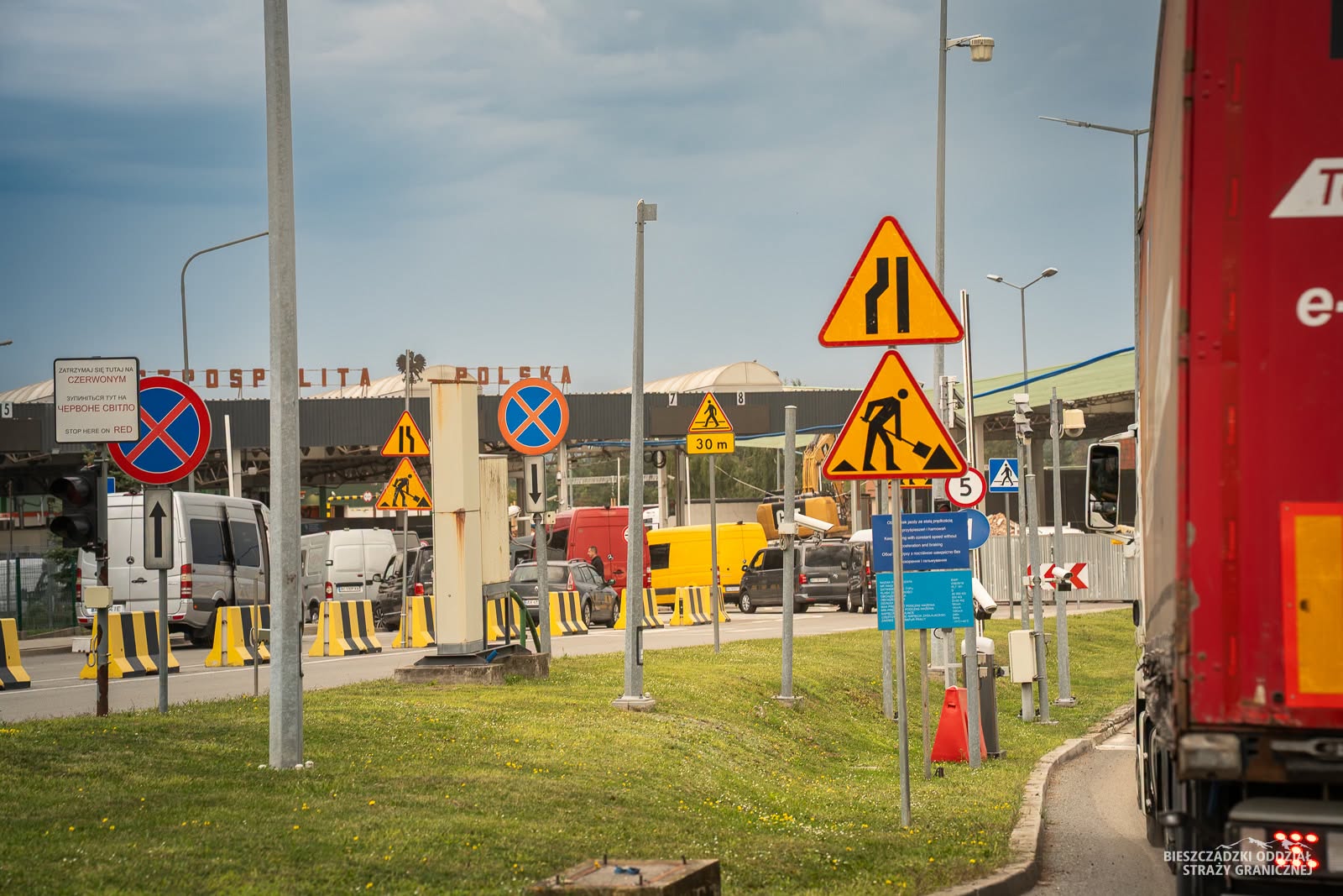 Zmiany na przejściu w Medyce. Odprawy autokarów zostaną zawieszone 3 - Polskie Radio Rzeszów Zmiany na przejściu w Medyce. Odprawy autokarów zostaną zawieszone - Polskie Radio Rzeszów