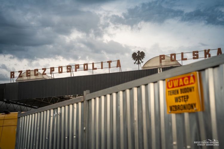 Zmiany na przejściu w Medyce. Odprawy autokarów zostaną zawieszone 1 - Polskie Radio Rzeszów Zmiany na przejściu w Medyce. Odprawy autokarów zostaną zawieszone