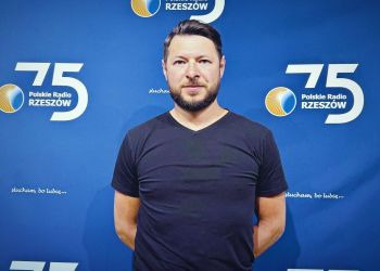 Maszyniści alarmują: Kierowcy wciąż ryzykują na przejazdach kolejowych 8 - Polskie Radio Rzeszów Maszyniści alarmują: Kierowcy wciąż ryzykują na przejazdach kolejowych