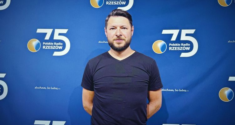 Maszyniści alarmują: Kierowcy wciąż ryzykują na przejazdach kolejowych 1 - Polskie Radio Rzeszów Maszyniści alarmują: Kierowcy wciąż ryzykują na przejazdach kolejowych