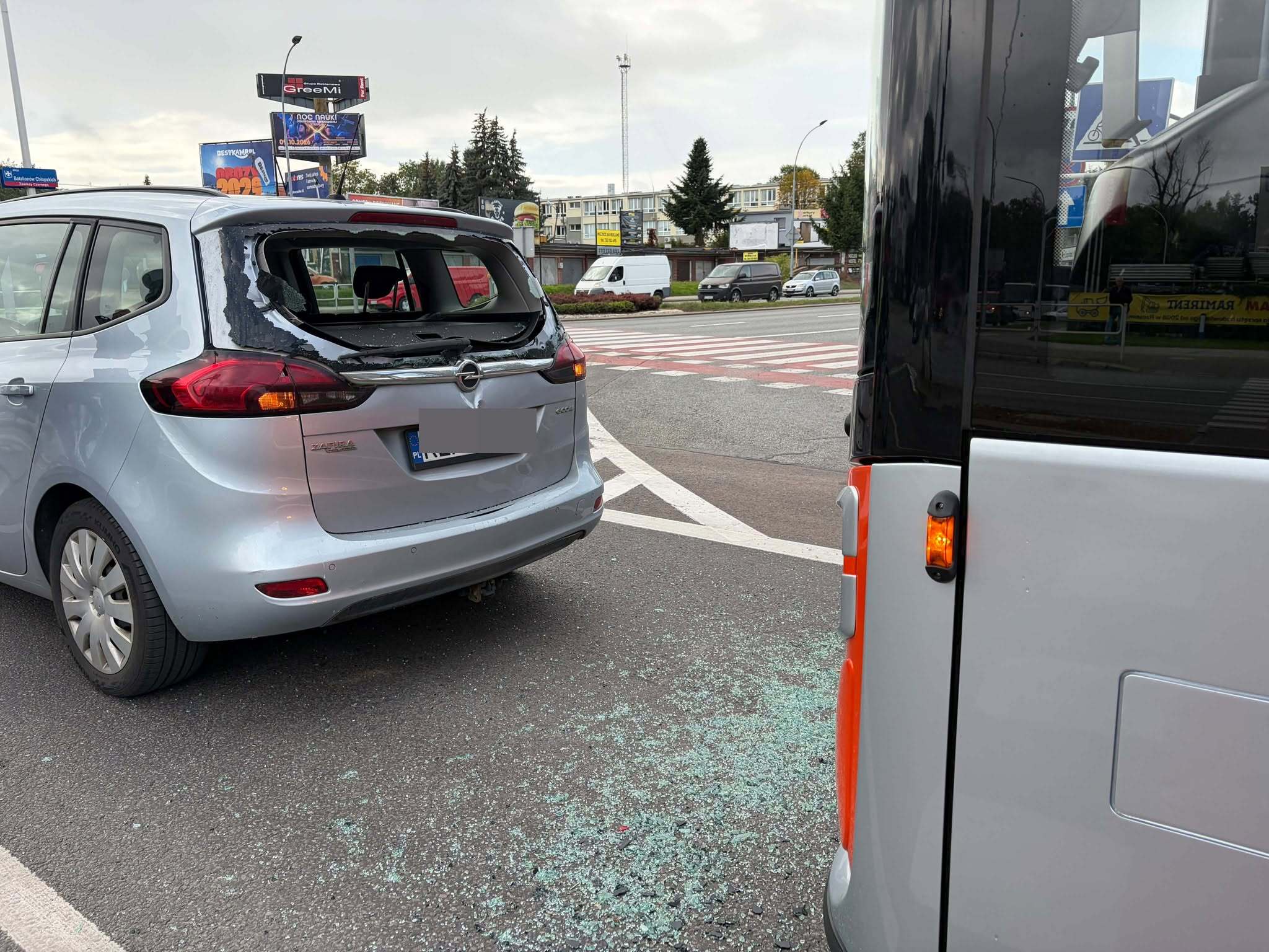 Zderzenie autobusu i osobówki na Dąbrowskiego w Rzeszowie 2 - Polskie Radio Rzeszów Zderzenie autobusu i osobówki na Dąbrowskiego w Rzeszowie - Polskie Radio Rzeszów