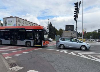 Zderzenie autobusu i&nbsp;osobówki na&nbsp;Dąbrowskiego w&nbsp;Rzeszowie