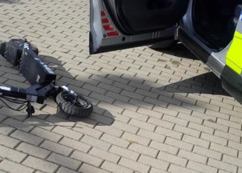 11-latek na hulajnodze bez uprawnień. Policja ukarała jego matkę 4 - Polskie Radio Rzeszów 11-latek na hulajnodze bez uprawnień. Policja ukarała jego matkę