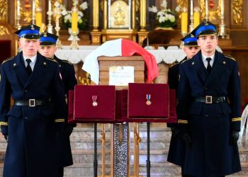 Ostatnie pożegnanie strażaka z&nbsp;Niska. Aspirant Bartłomiej Pieróg spoczął na&nbsp;cmentarzu w&nbsp;Racławicach