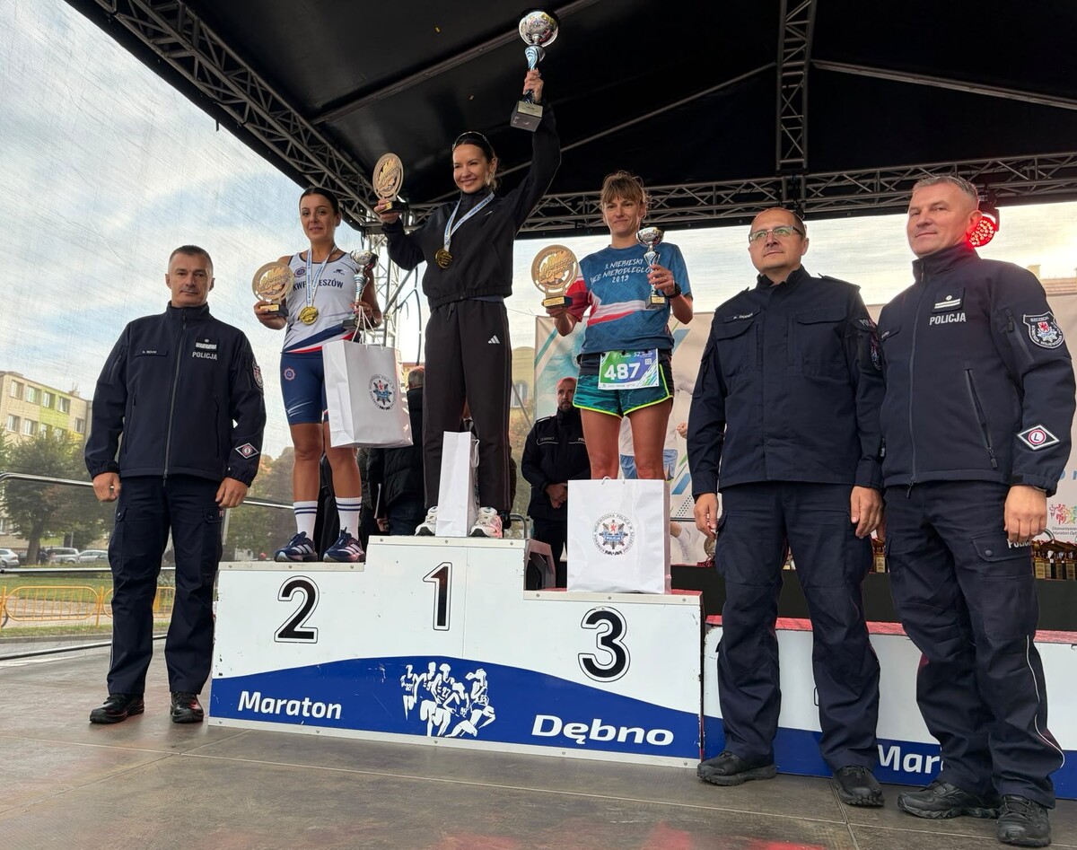 Podkarpaccy policjanci w maratonie w Dębnie. Sukces i miejsce na podium - Polskie Radio Rzeszów