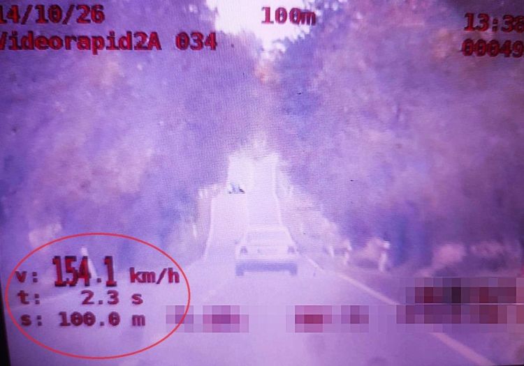 154 km/h i&nbsp;zużyte opony. 20-latek stracił prawo jazdy i&nbsp;dostał 5 tys. zł mandatu