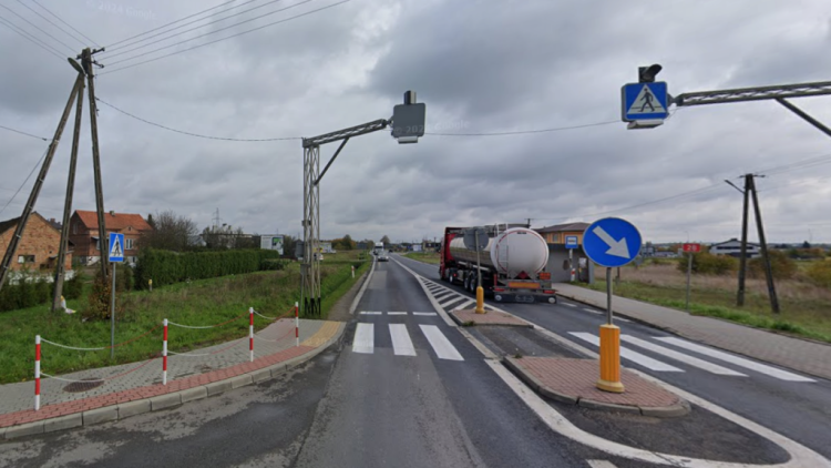 730 metrów nowego chodnika w Warzycach. Podpisano umowę na budowę 1 - Polskie Radio Rzeszów 730 metrów nowego chodnika w Warzycach. Podpisano umowę na budowę