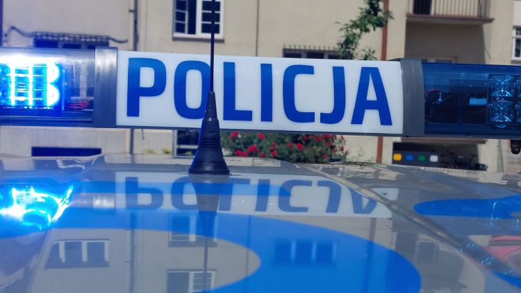 Agresywny pasażer taksówki zaatakował policjanta w Rzeszowie. Funkcjonariusz trafił pod opiekę medyków 1 - Polskie Radio Rzeszów Agresywny pasażer taksówki zaatakował policjanta w Rzeszowie. Funkcjonariusz trafił pod opiekę medyków