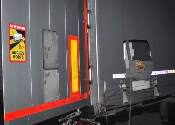 Czterech cudzoziemców nielegalnie przekroczyło granicę. Ukryli się w&nbsp;ciężarówce