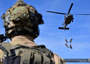 Elitarne jednostki policji w&nbsp;Bieszczadach. W&nbsp;akcji śmigłowiec Black Hawk