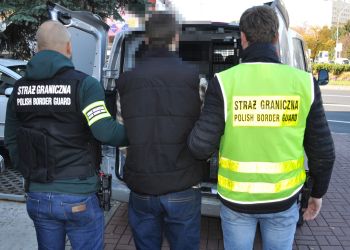 Fałszywe dokumenty dla cudzoziemców. 23 osoby z&nbsp;zarzutami