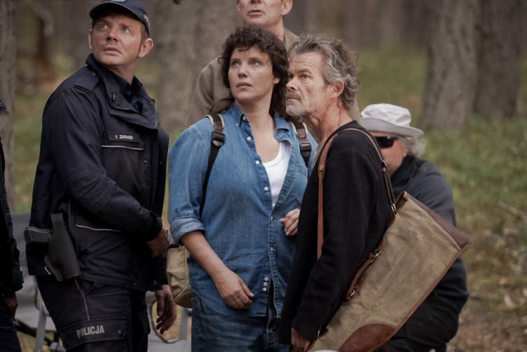 Gwiazdorska obsada, zdjęcia na Podkarpaciu. Do kin trafi film "Moja przyjaciółka krowa" 1 - Polskie Radio Rzeszów Gwiazdorska obsada, zdjęcia na Podkarpaciu. Do kin trafi film „Moja przyjaciółka krowa”