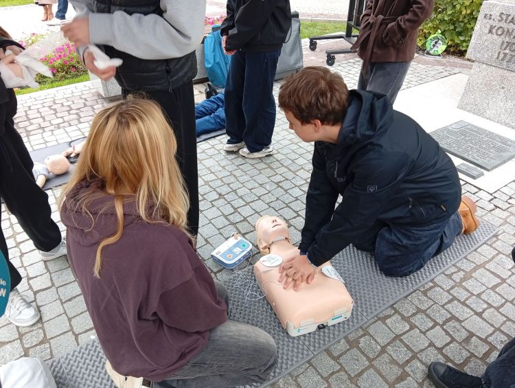 Krajowy Trening Rodzinny. W Rzeszowie uczono, jak reagować w sytuacji zagrożenia 1 - Polskie Radio Rzeszów Krajowy Trening Rodzinny. W Rzeszowie uczono, jak reagować w sytuacji zagrożenia