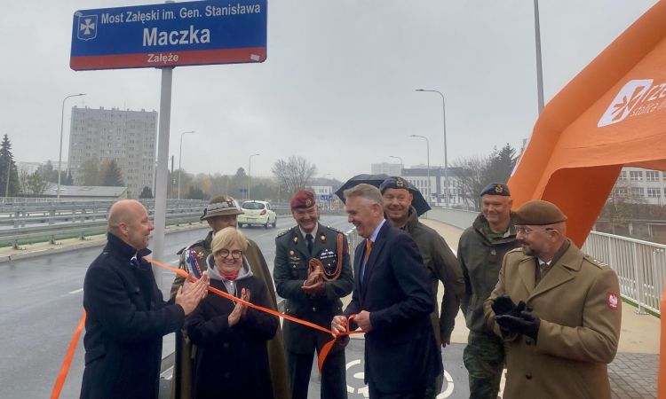 Most Załęski w&nbsp;Rzeszowie otrzymał imię generała Maczka. Odsłonięto tablicę