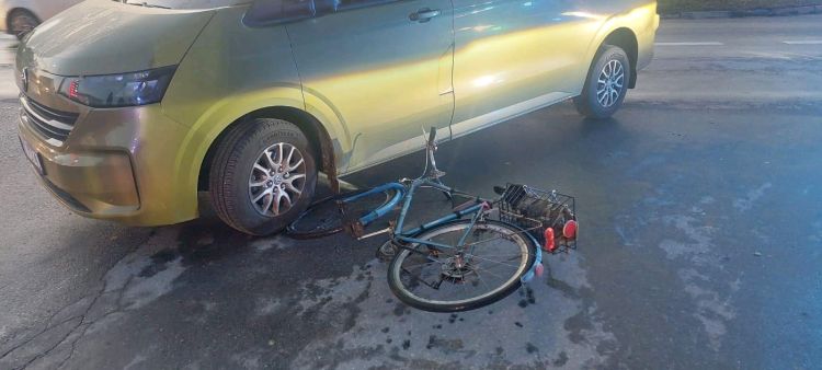 Kierująca Volkswagenem uderzyła w rowerzystę, dostała mandat 1 - Polskie Radio Rzeszów Kierująca Volkswagenem uderzyła w rowerzystę, dostała mandat