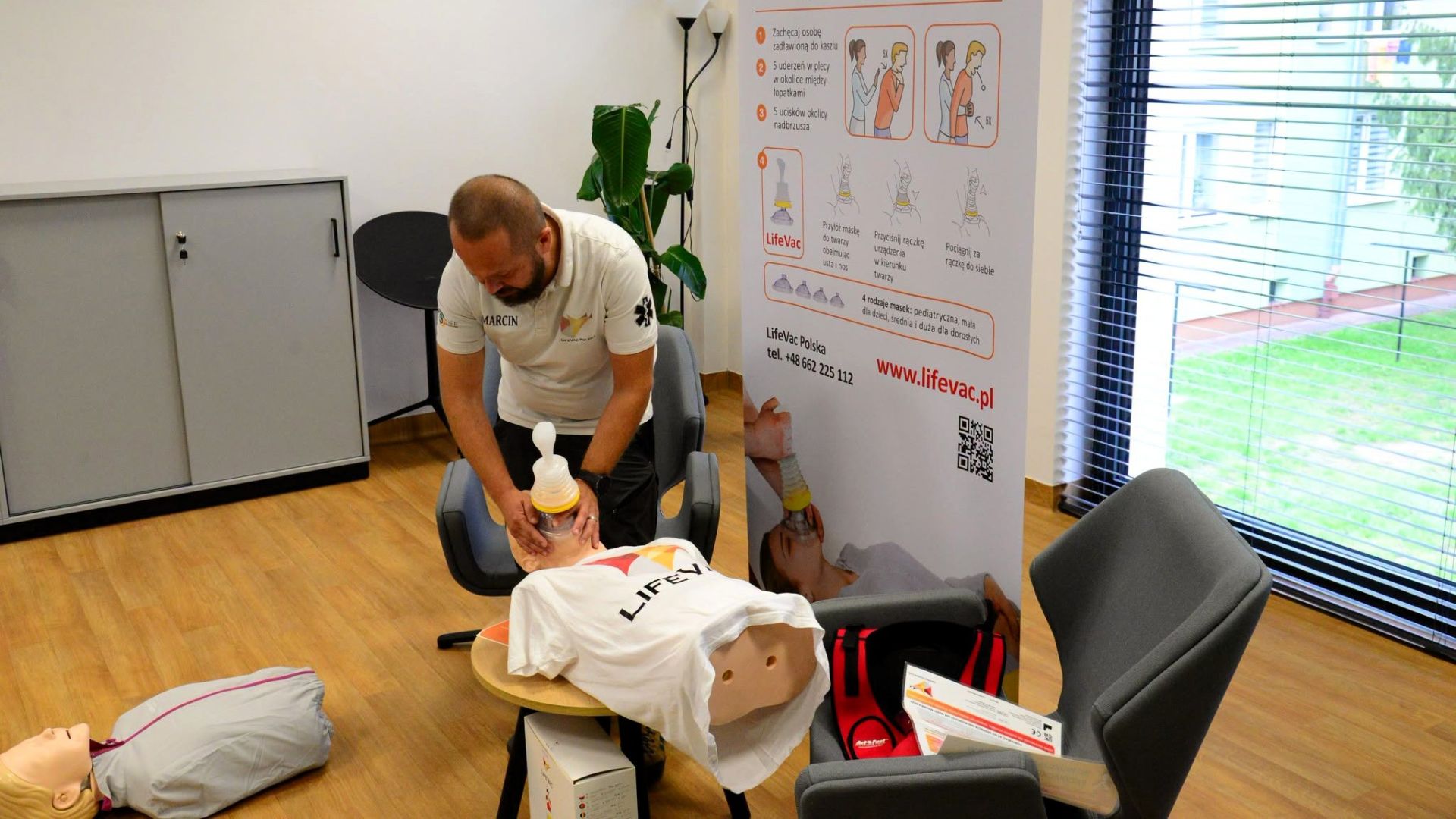 LifeVac w placówkach w Nisku. Urządzenia mają pomóc przy zadławieniu 3 - Polskie Radio Rzeszów LifeVac w placówkach w Nisku. Urządzenia mają pomóc przy zadławieniu - Polskie Radio Rzeszów