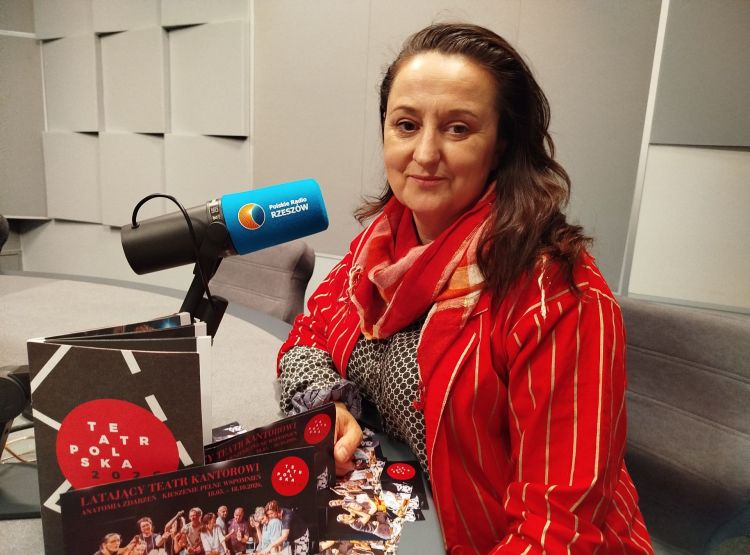 Latający Teatr Kantorowi w Strzyżowie. Wyjątkowy spektakl na zakończenie trasy 1 - Polskie Radio Rzeszów Latający Teatr Kantorowi w Strzyżowie. Wyjątkowy spektakl na zakończenie trasy