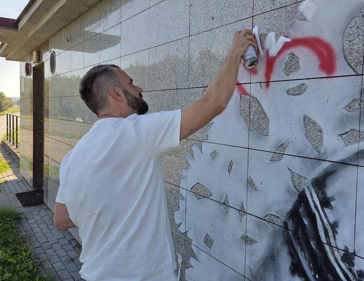 Mural Marii Kozłowej w Tarnobrzegu odnowiony. Dwukrotnie padł ofiarą wandalizmu - Polskie Radio Rzeszów