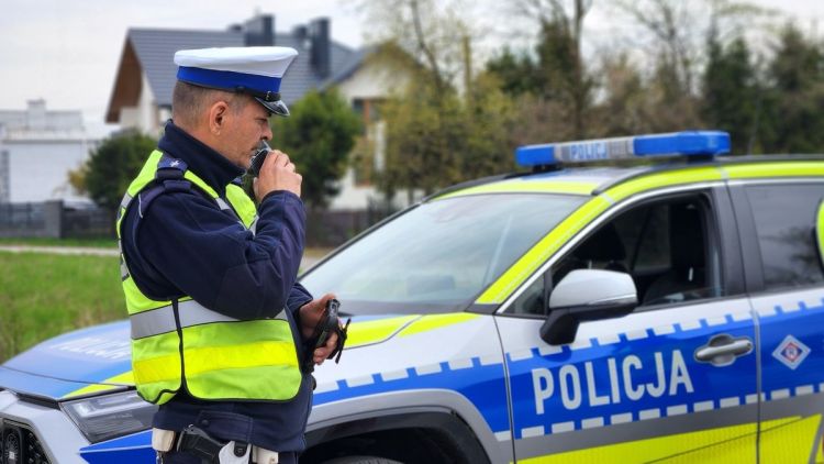 Nietrzeźwy 18-latek za kierownicą BMW w Glinach Małych. Uderzył w słup 1 - Polskie Radio Rzeszów Nietrzeźwy 18-latek za kierownicą BMW w Glinach Małych. Uderzył w słup